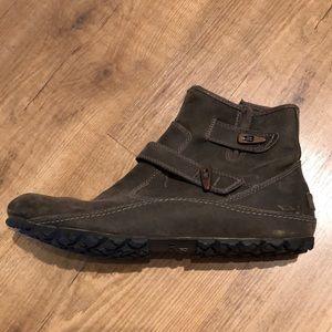 Women’s Merrell boots “Goose”